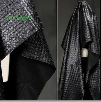 Черная мелкая тканая текстура, толстая кожа, жесткий полиуретан, сумка ручной работы, пальто, креативная дизайнерская ткань для одежды.